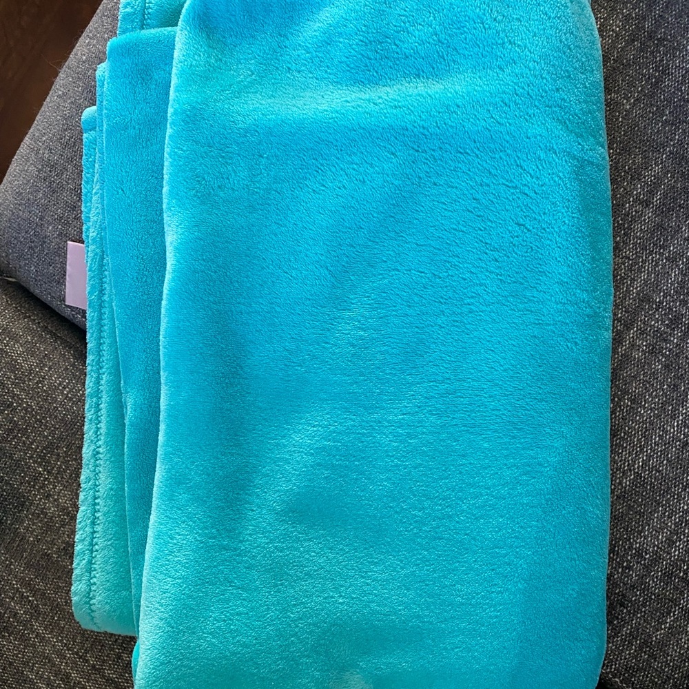 Kate Spade Aquamarine Throw Blanket 50” x 70” Rare Color Super Soft